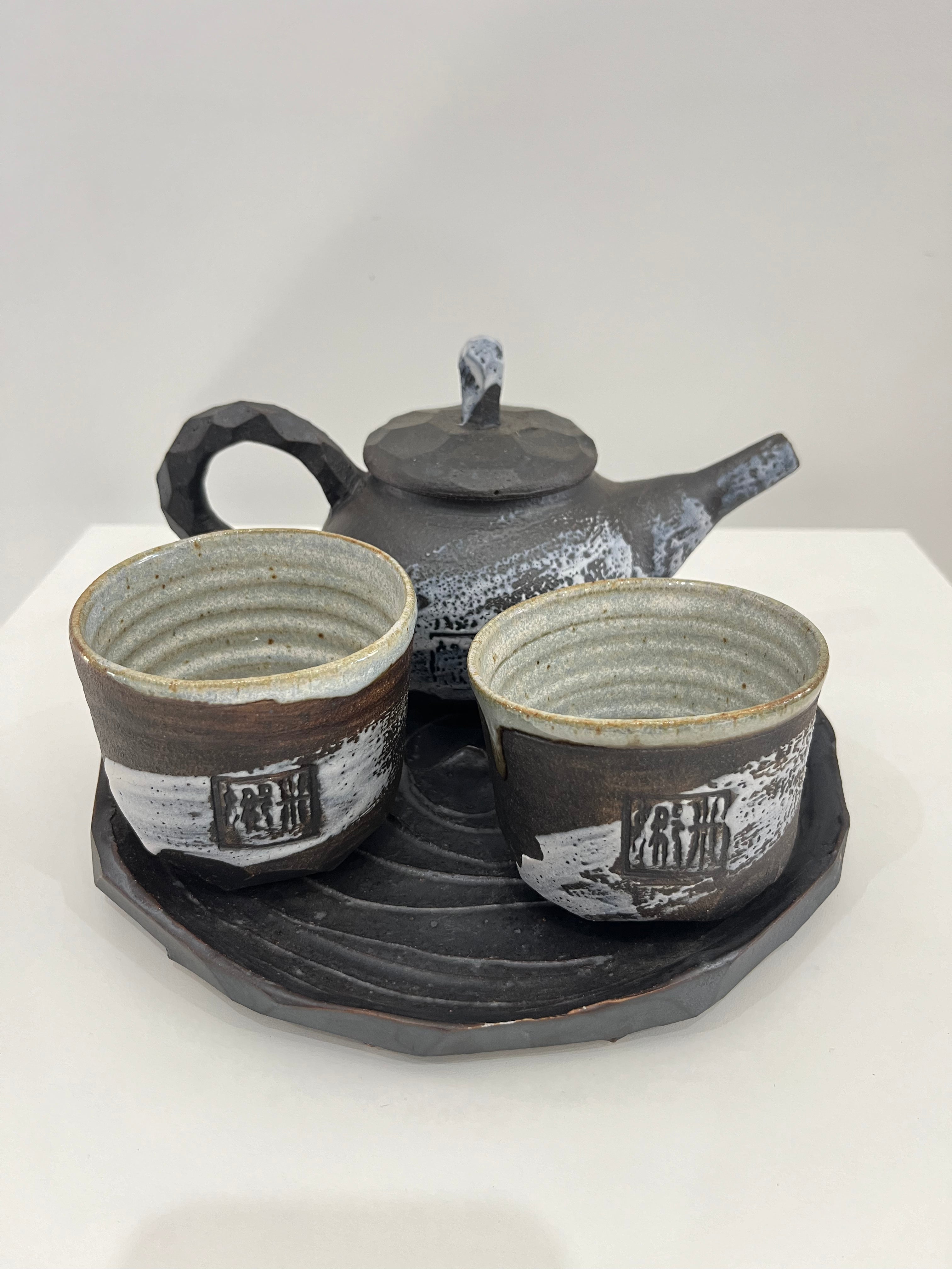 Black and White flash tea set