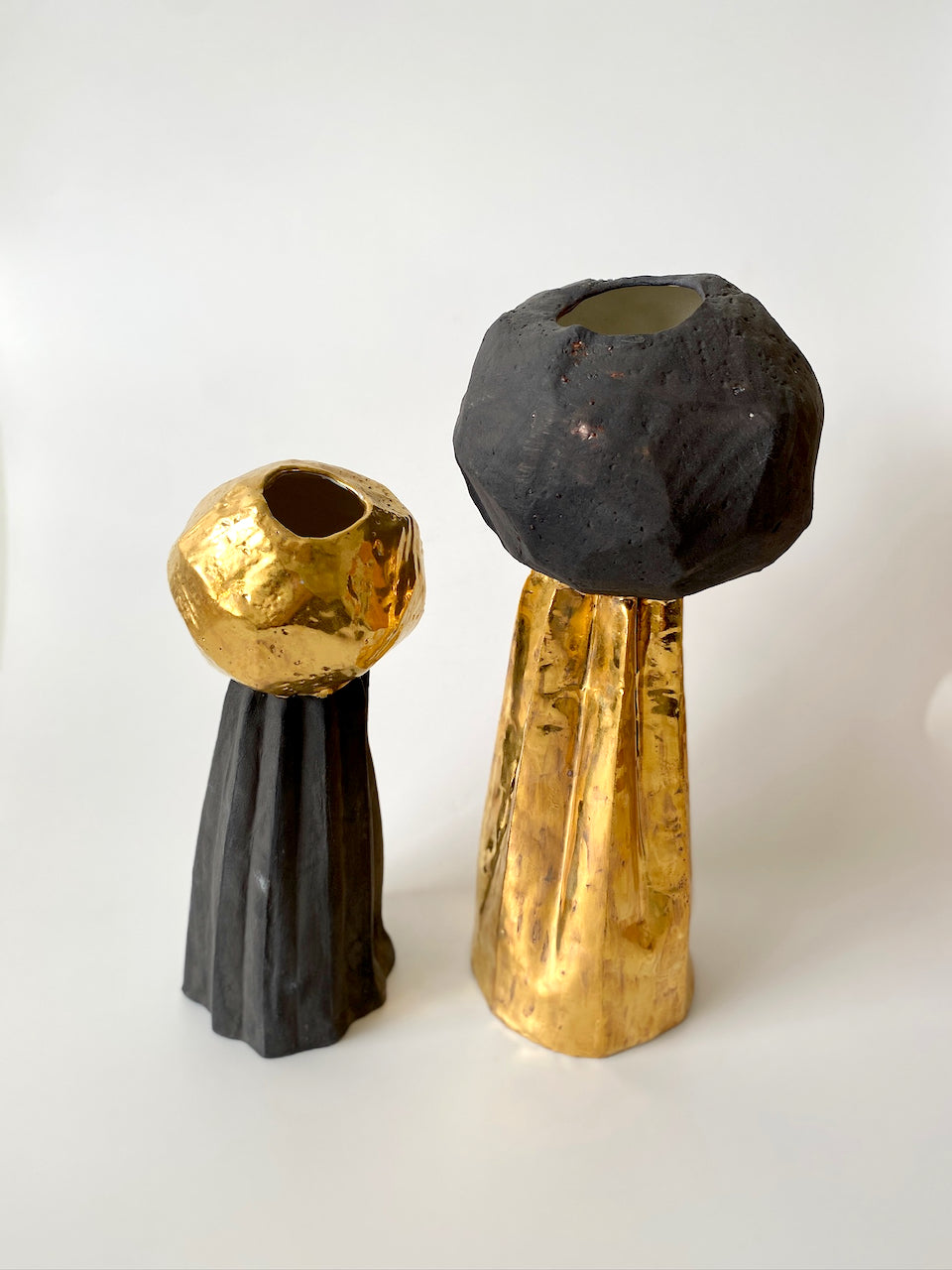 Charcoal sphere on gold folded base - Large