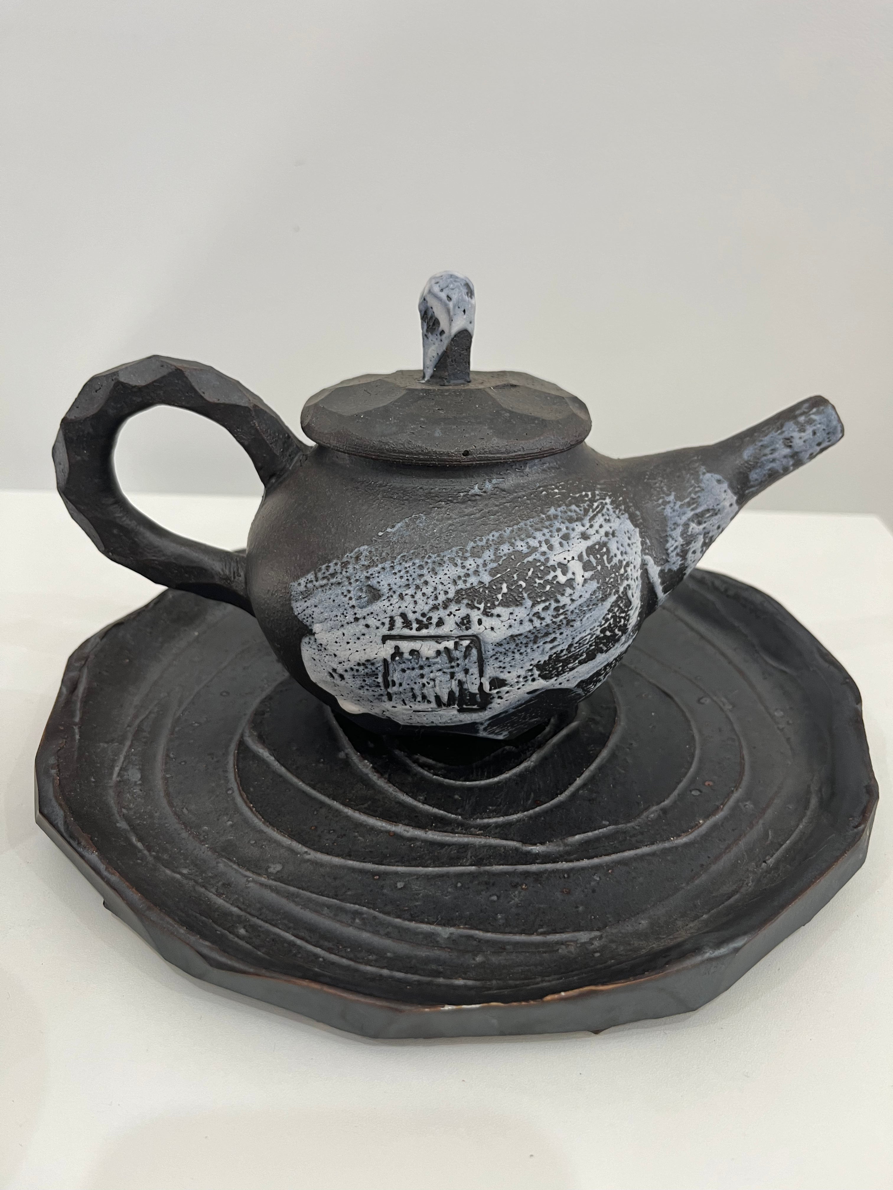 Black and Whit flash tea set