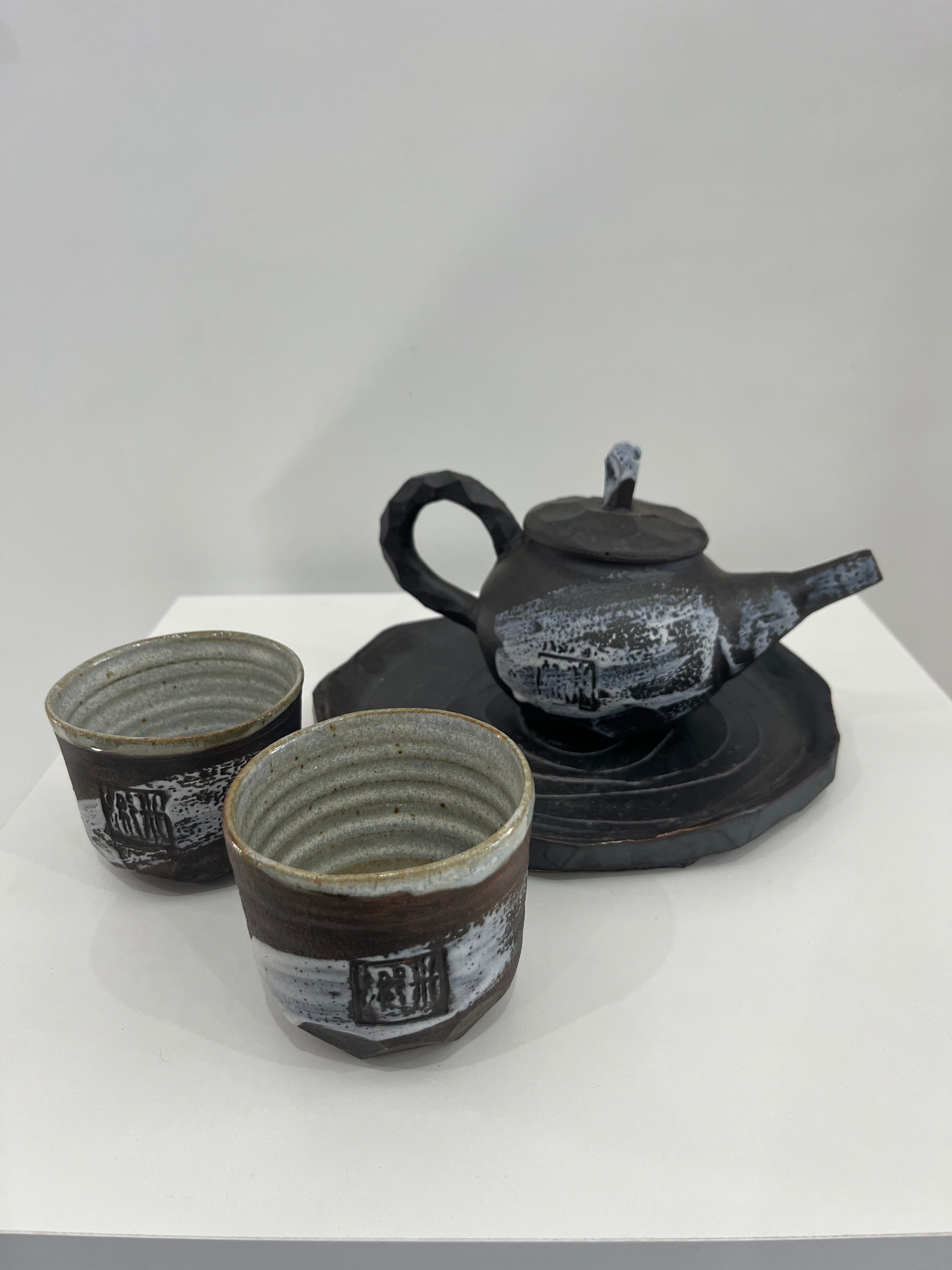 Black and Whit flash tea set