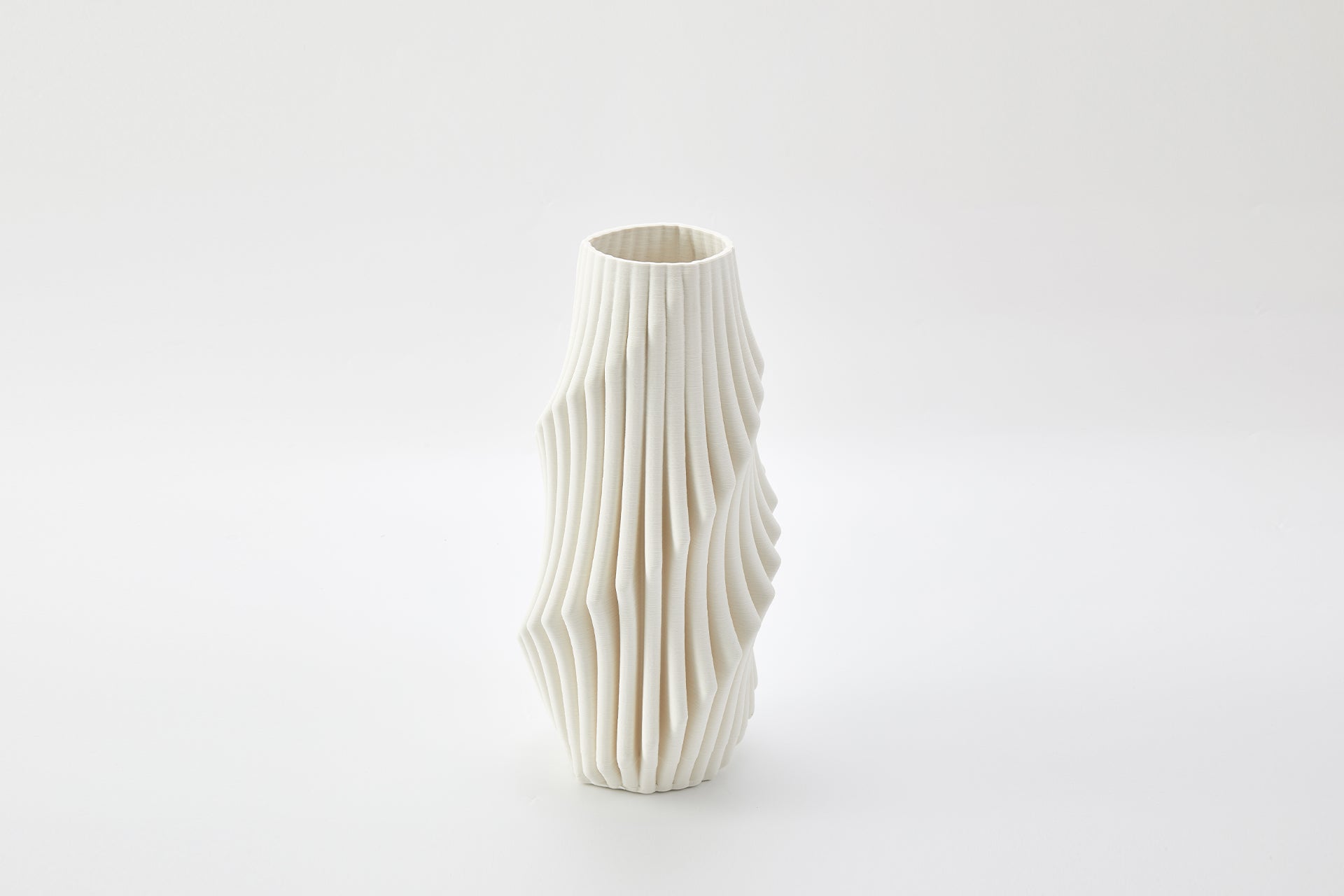 Plume Vase (Ivory)